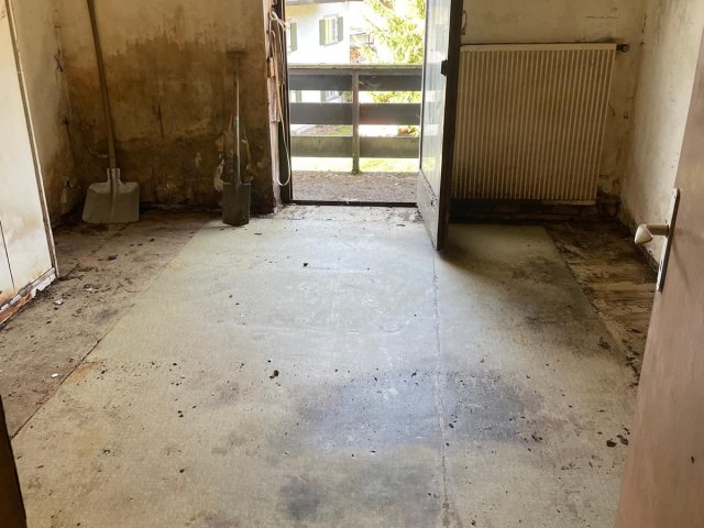 Nachher: geräumtes Zimmer, besenrein