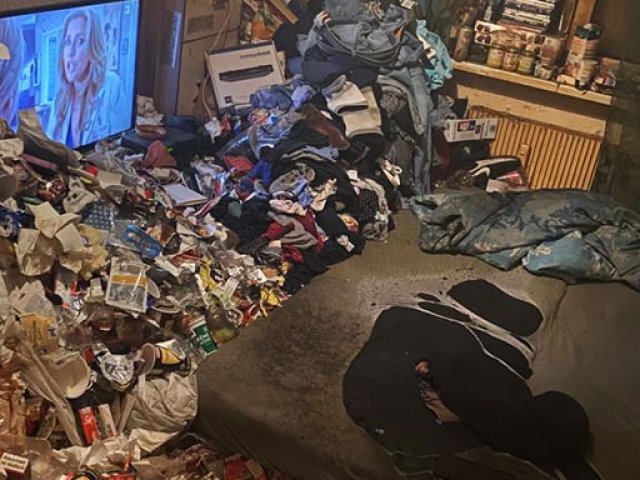 Wohnzimmer einer Messie-Wohnung